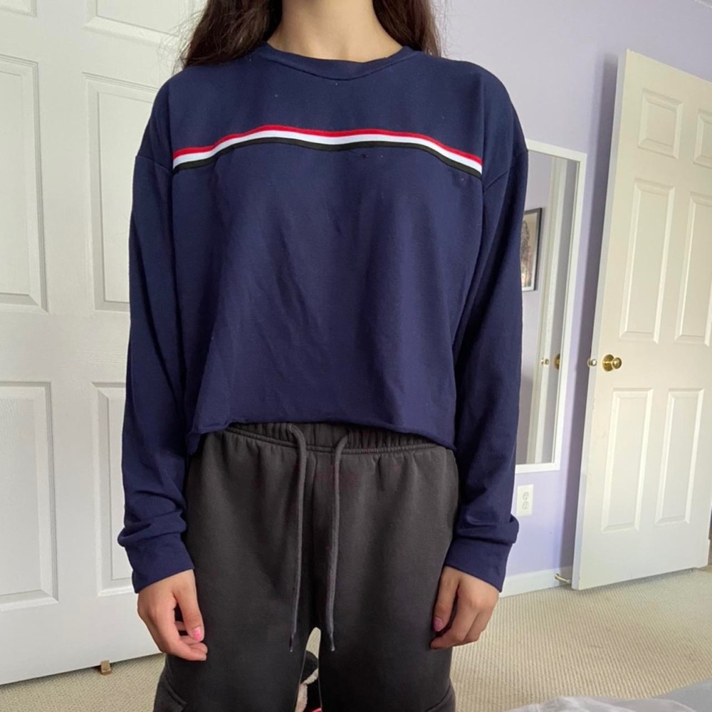 slightly cropped navy long sleeve tee